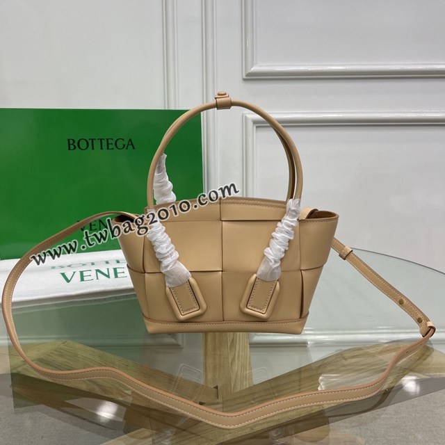 Bottega veneta高端女包 KF008 寶緹嘉新款Arco29 杏仁色 BV經典款mini平紋皮編織女手提包  gxz1126
